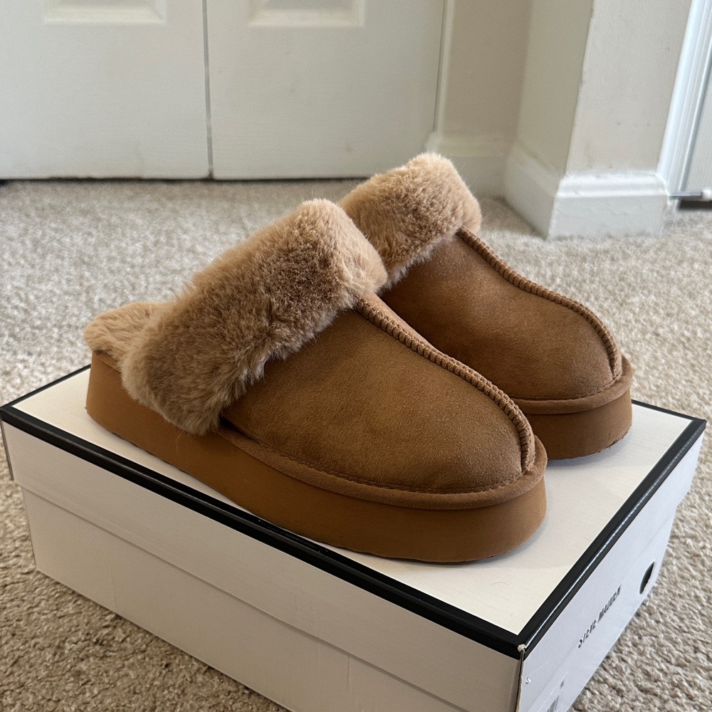 Steve Madden Knight Slippers
